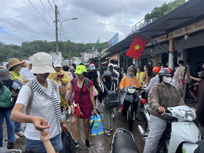 CẬP NHẬT lễ 2/9: Đà Lạt gói gọn bằng 2 từ "đông - lạnh", Nha Trang lại vắng vẻ bất ngờ- Ảnh 17.